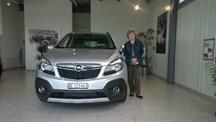 Frau Domenica Zolliker aus Bützberg mit Ihrem Opel Mokka